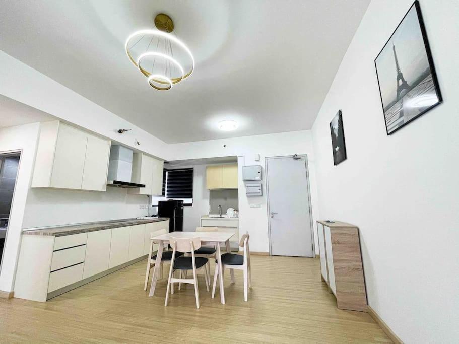 Cozy & Comfy Home Dsara Sentral Opposite Mrt Sungai Buloh Kültér fotó